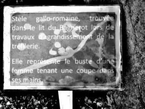 Bains-les-Bains - Erklärungen zur römischen Stele (© J.E)