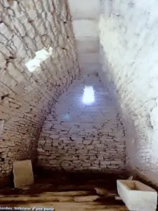 im Inneren der großen borie (© Jean Espirat)